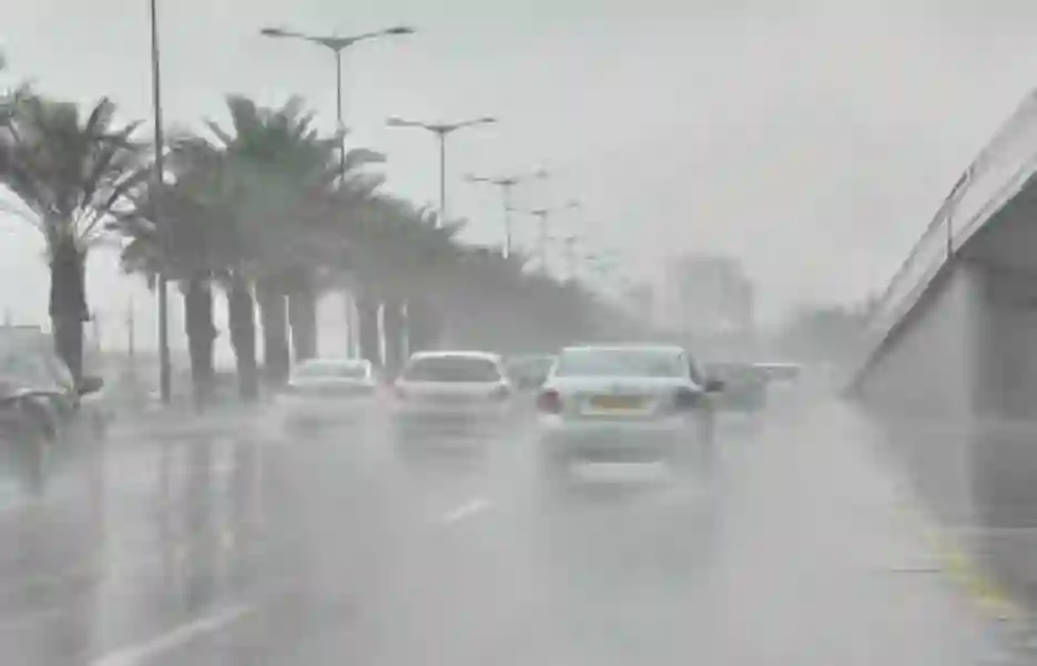 سحب رعدية ورياح مثيرة