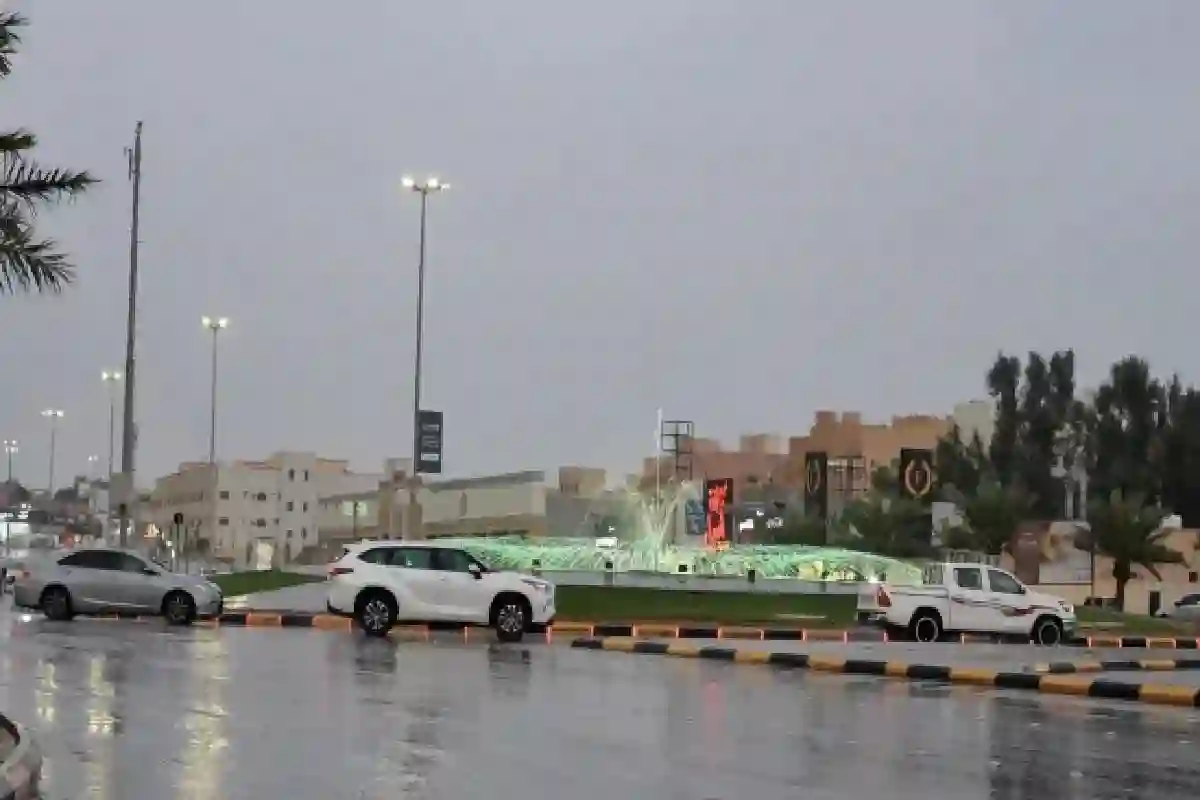 الأرصاد تحذر .. أمطار غزيرة وجريان للسيول في عدة مناطق بالمملكة. 