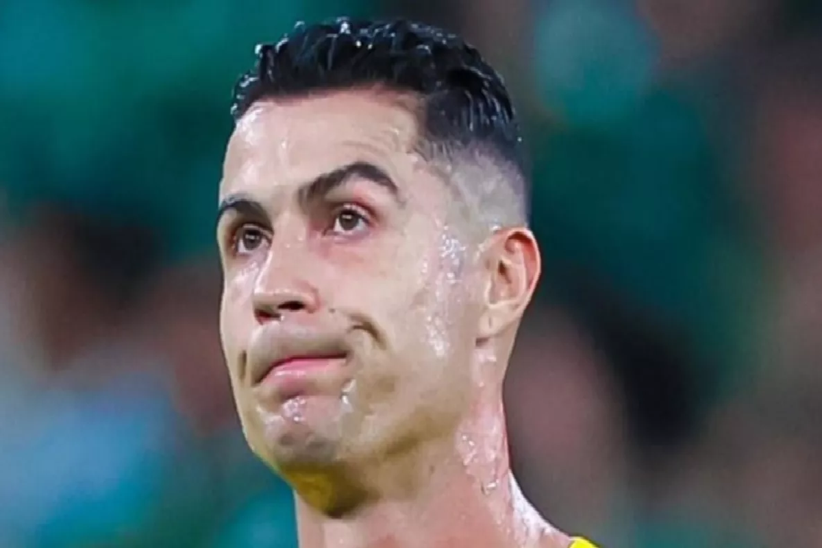 رونالدو يلوّح بالرحيل من النصر. 
