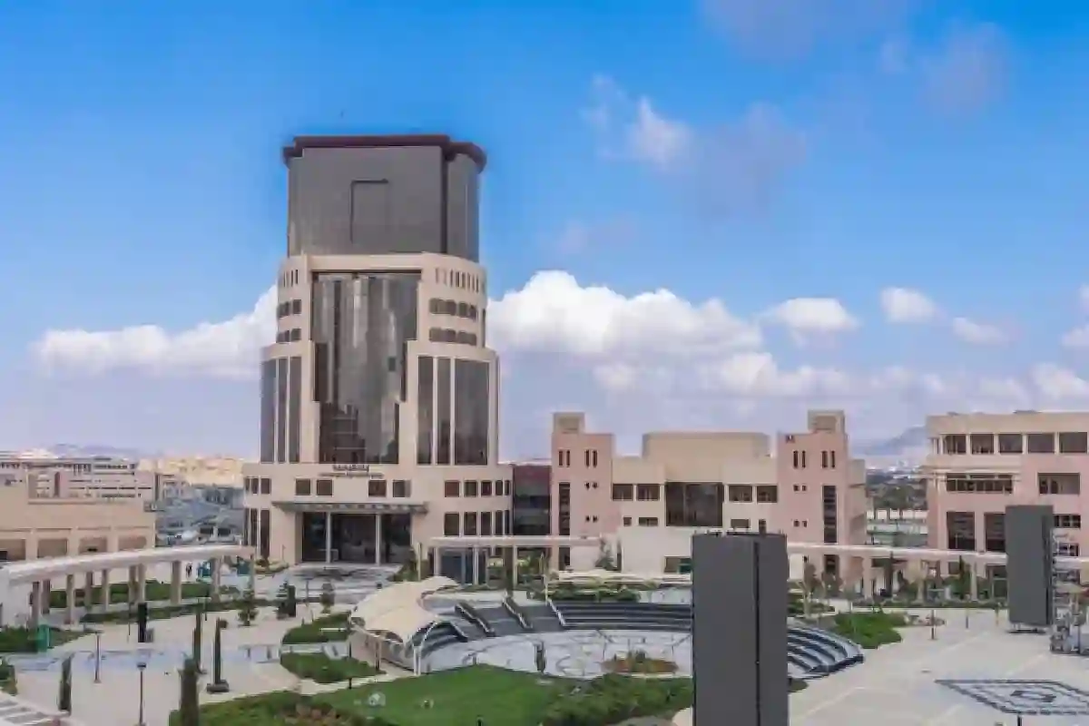 في هذا الموعد .. جامعة الملك خالد تفتح أبواب الدراسات العليا مجانًا. 