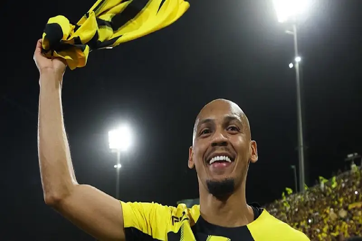 البرازيلي فابينهو تافاريس.