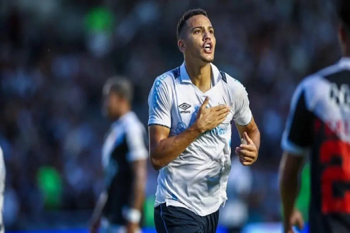 المدافع البرازيلي جوستافو مارتينيز.
