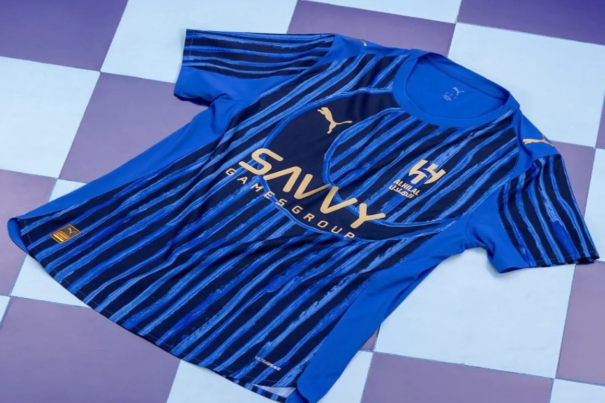 الهلال يكشف عن طقمه الجديد
