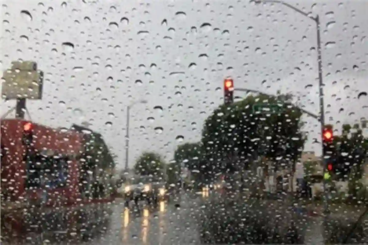 تحذيرات جوية.. أمطار رعدية وزخات برد تجتاح عدة مناطق في المملكة