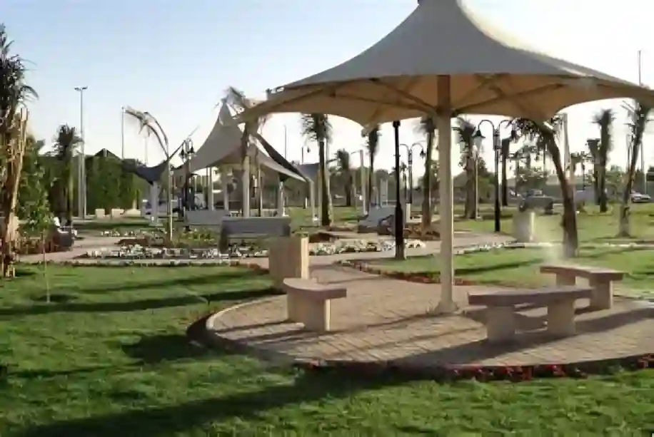 حدائق جدة تجذب الأهالي والزوار