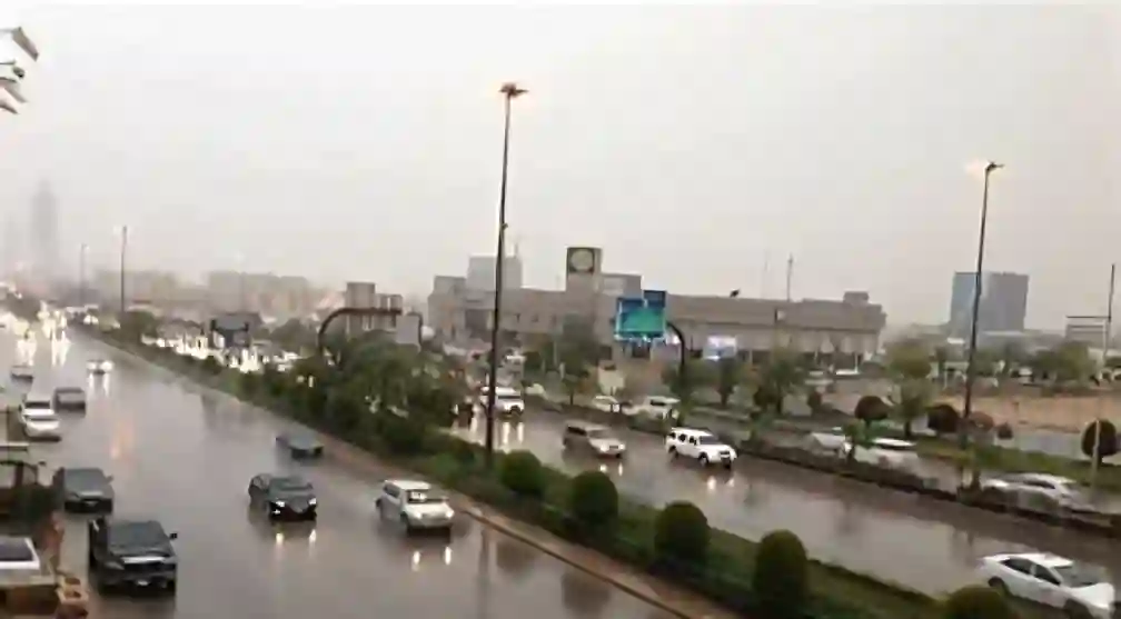 أمطار ورياح تضرب جنوب السعودية